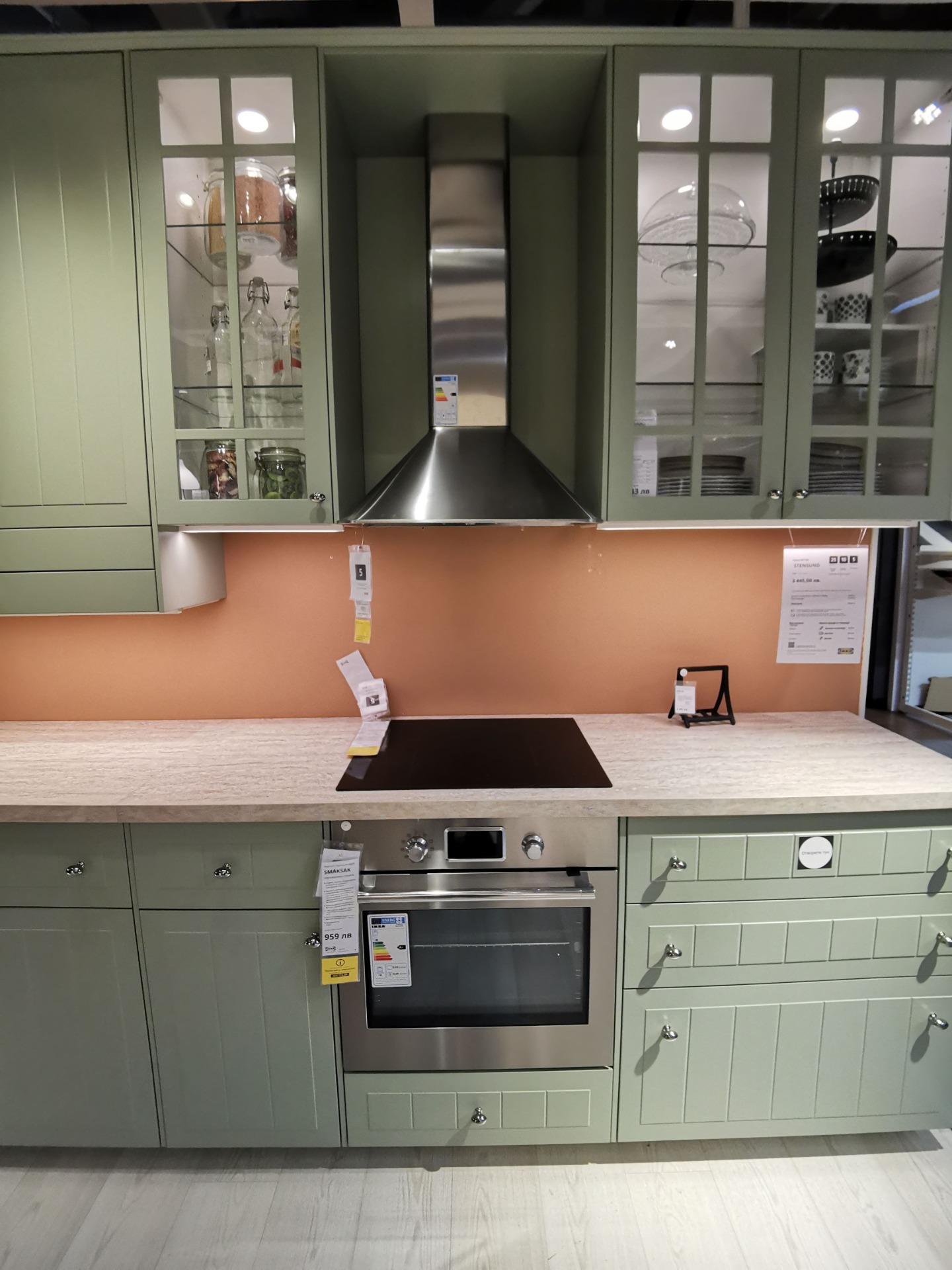 Lysegrønne STENSUND kjøkken fra IKEA