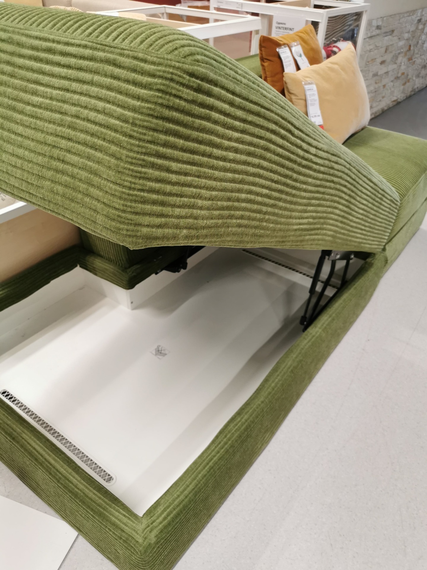 Design og komfort: JÄTTEBO sofaen fra IKEA