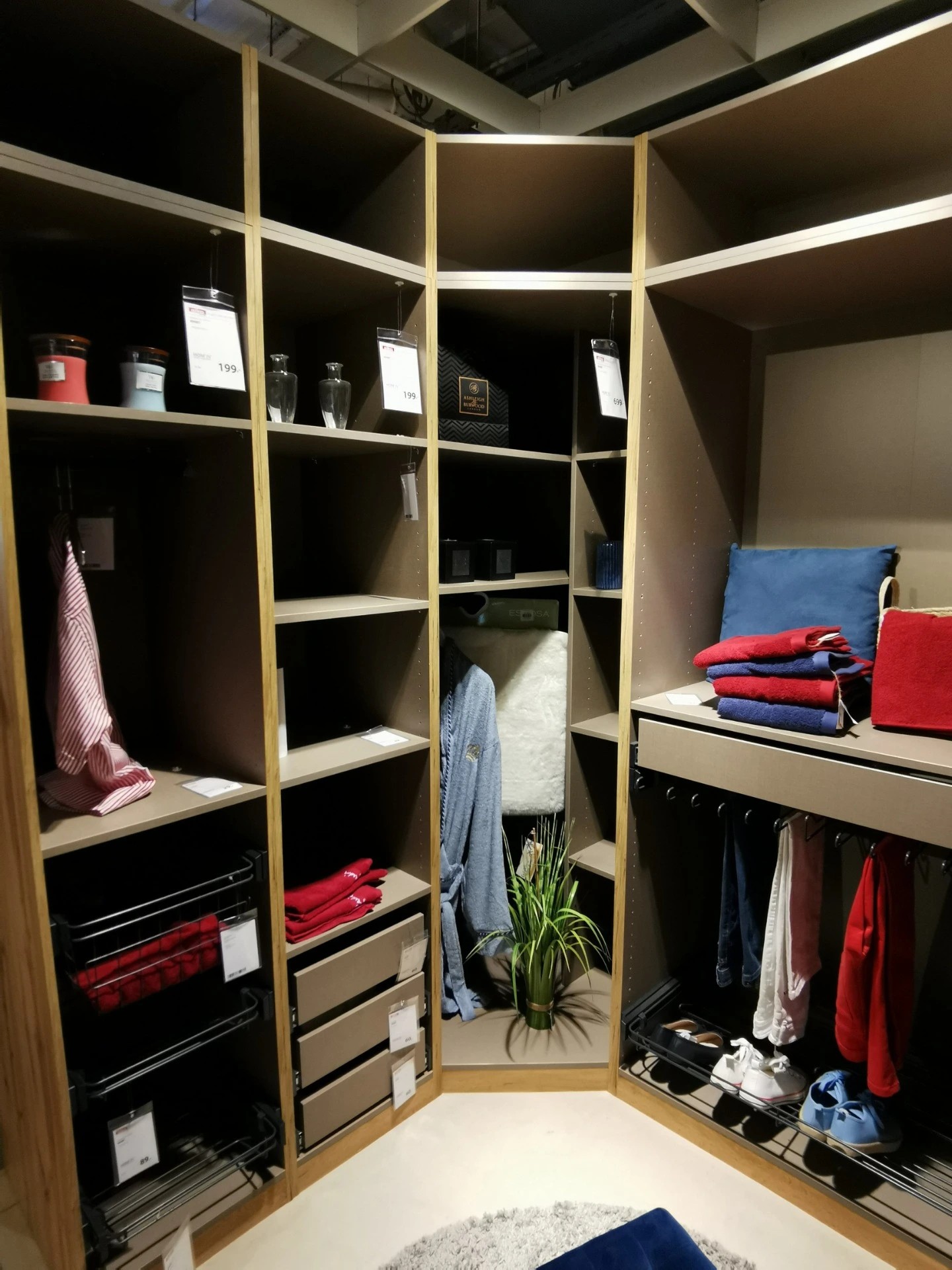 Smarte ideer for design av små Walk-in closets